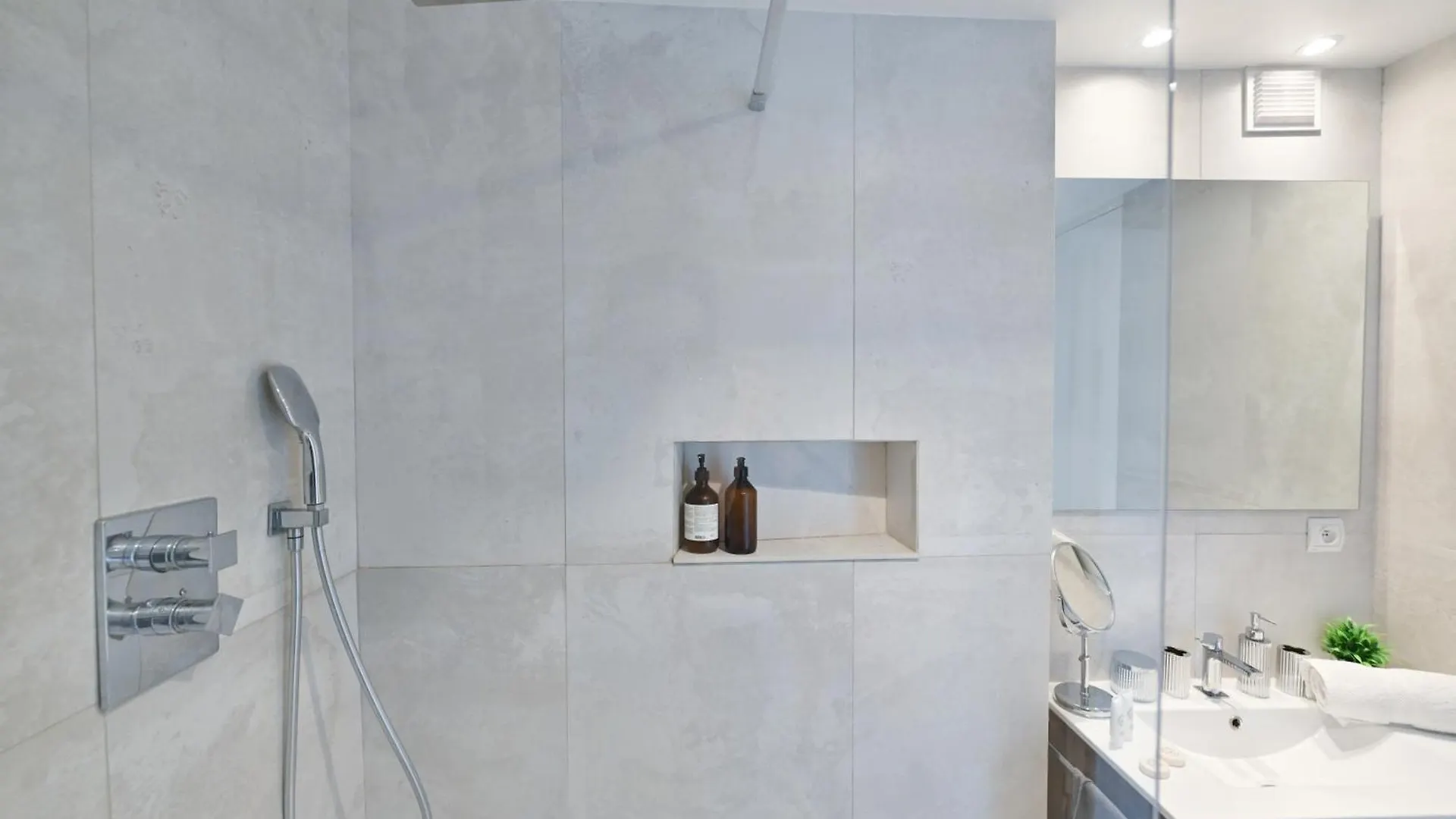 Stunning One-bedroom, Marais - Place Des Vosges * باريس
